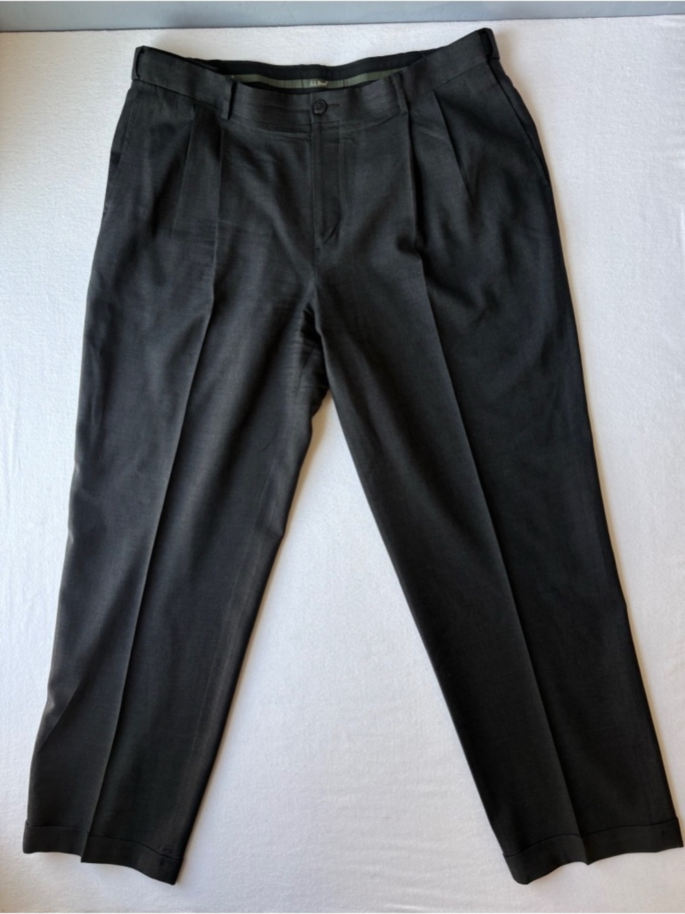 Vintage L.L. Bean 100% Wool Comfort Waist Pleated Pants Mens Size 40W Dark Gray